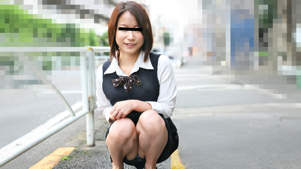 10musume 012325_01 Amateur work: A pure female employee at a credit union who is playing  with vegetables!